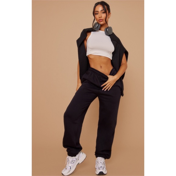Prettylittlething Petite Black ultimate sweatpants - Picture 1 of 8